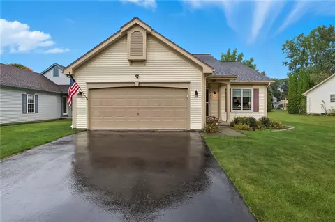 107 Cranbrook Ter, Webster, NY 14580