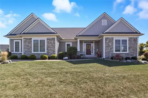 5 Coventry Rdg, Pittsford, NY 14534