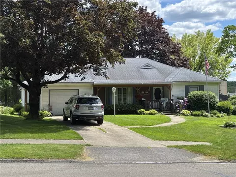 222 Chestnut St, Kane, PA 16735