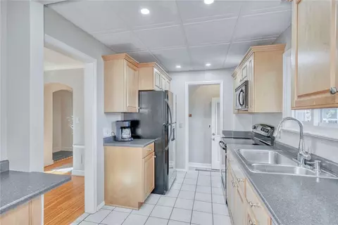 Kitchen - 174 Coolidge Rd, Irondequoit, NY 14622 photo 4 of 4