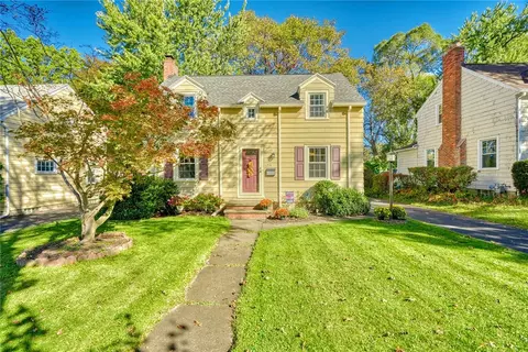 174 Coolidge Rd, Irondequoit, NY 14622
