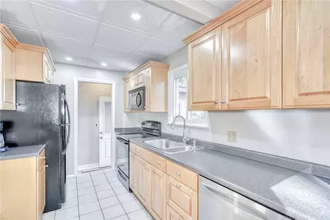 Kitchen - 174 Coolidge Rd, Irondequoit, NY 14622 photo 2 of 4
