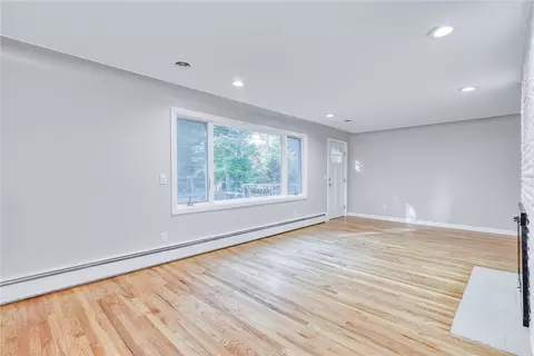 Living - 785 John Glenn Blvd, Webster, NY 14580 photo 2 of 11