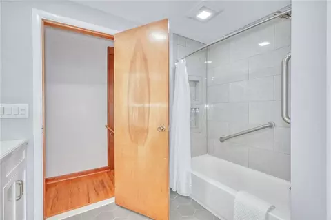 Bath - 785 John Glenn Blvd, Webster, NY 14580 photo 3 of 5