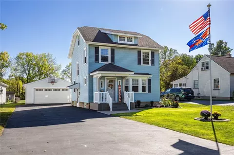 41 Simmons St, Gates, NY 14606