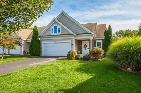 24 Silverwood Cir, East Rochester, NY 14445