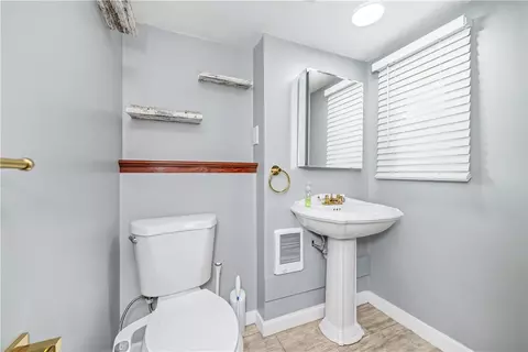 Bath - 8 Clearbrook Dr, Irondequoit, NY 14609 photo 2 of 3