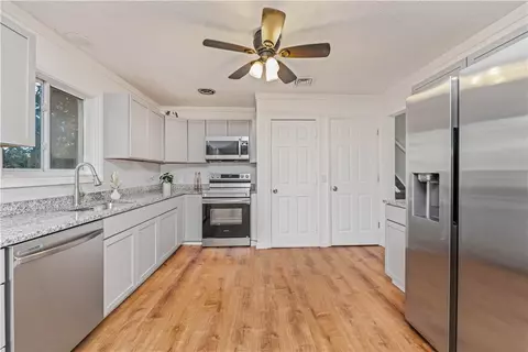 Entry Way - 8 Clearbrook Dr, Irondequoit, NY 14609 photo 2 of 3