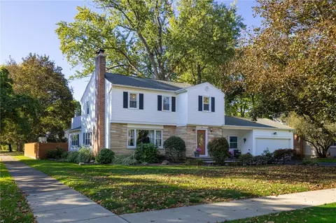 127 Wyndham Rd, Irondequoit, NY 14609