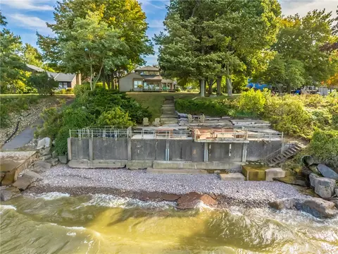 465 Ontario Dr, Ontario, NY 14519