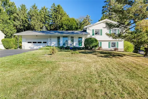 20 Round Trail Dr, Pittsford, NY 14534