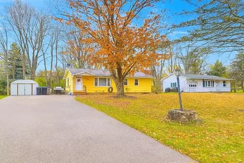 1108 Farnsworth Rd S, Rochester, NY 14623