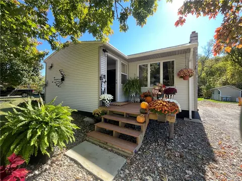 38 Elmhurst Cir, Aurelius, NY 13021