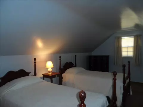 Bedroom - 119 Twilight Dr, Irondequoit, NY 14617 photo 4 of 6