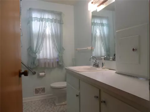 Bath - 119 Twilight Dr, Irondequoit, NY 14617 photo 1 of 4