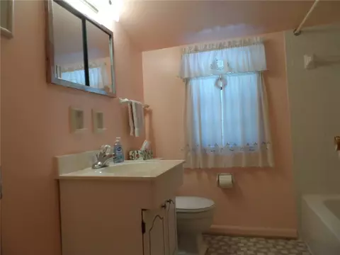 Bath - 119 Twilight Dr, Irondequoit, NY 14617 photo 2 of 4