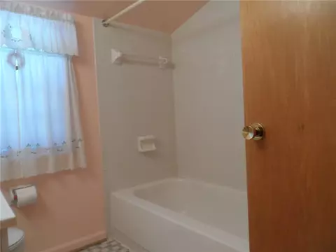 Bath - 119 Twilight Dr, Irondequoit, NY 14617 photo 3 of 4