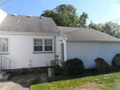 Exterior - 119 Twilight Dr, Irondequoit, NY 14617 photo 4 of 7