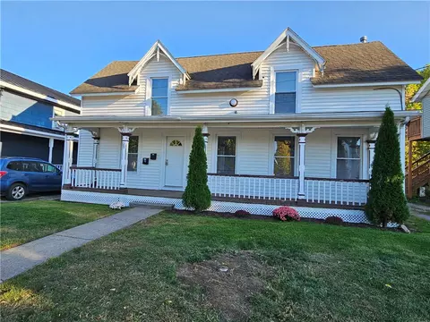 25 Saltonstall St, Canandaigua, NY 14424