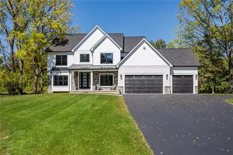 4 Legacy Cir, Penfield, NY 14526