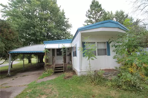144 Bayberry Ln, Gaines, NY 14411