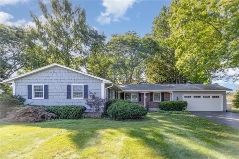 80 Pen Creek Dr, Webster, NY 14580