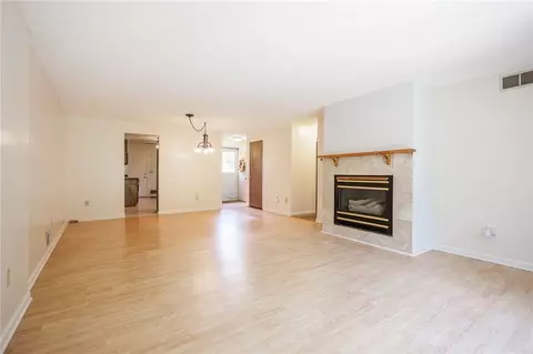 Living - 70 Kalyna Dr, Irondequoit, NY 14617 photo 3 of 4
