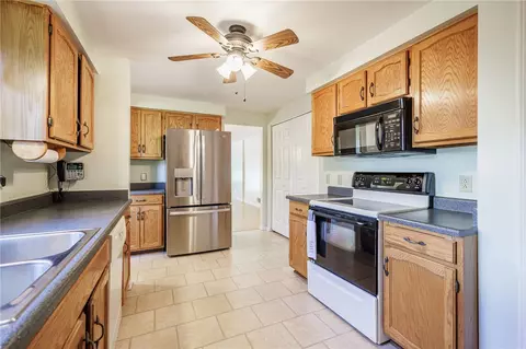 Kitchen - 70 Kalyna Dr, Irondequoit, NY 14617 photo 2 of 3