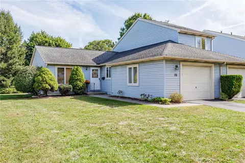 70 Kalyna Dr, Irondequoit, NY 14617