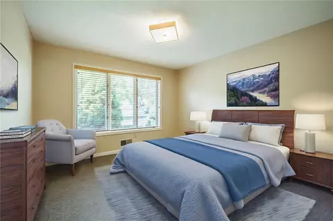 Bedroom - 70 Kalyna Dr, Irondequoit, NY 14617 photo 2 of 3