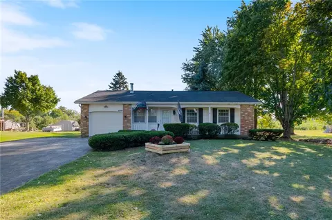 4098 Cuyler Dr, Williamson, NY 14589