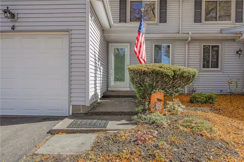 4 Arbor Ct, Perinton, NY 14450