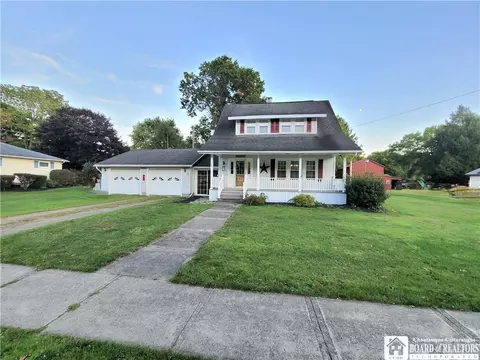 31 Sinclair Dr, Sinclairville, NY 14782