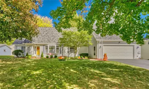 76 Hawthorne Dr, Ogden, NY 14559