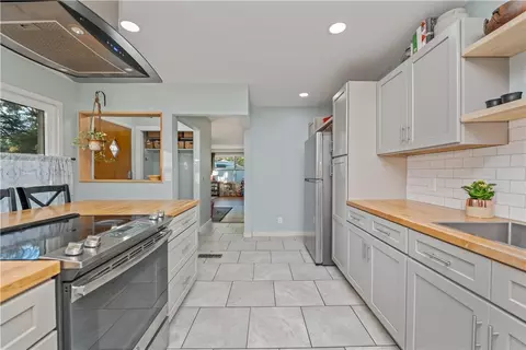 Kitchen - 342 Lafayette Rd, Irondequoit, NY 14609 photo 6 of 10