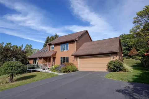 36 Chardonnay Dr, Perinton, NY 14450