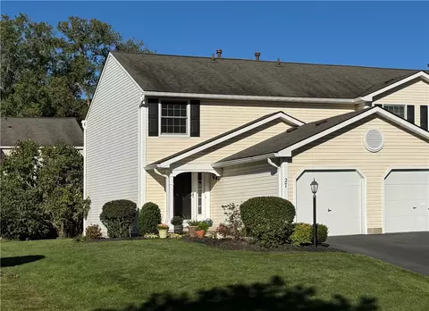 27 Camberley Pl, Penfield, NY 14526