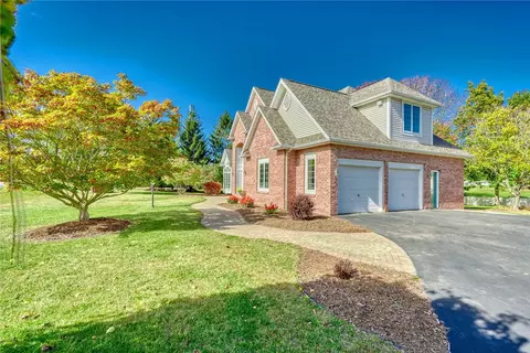 596 Dunnbridge Dr, Webster, NY 14580 photo 3