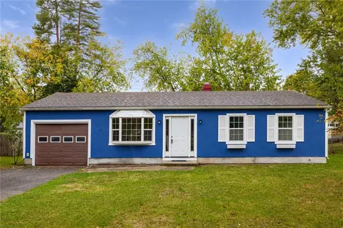 17 Peach Blossom Rd S, Parma, NY 14468