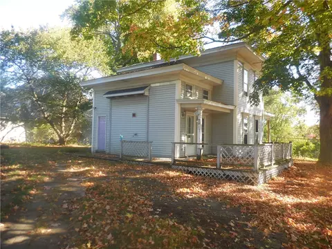 27 N Center St, Perry, NY 14530