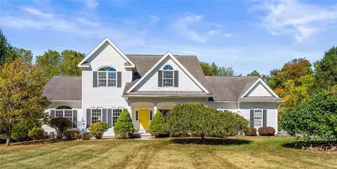 15 Trout Crk, Mendon, NY 14472