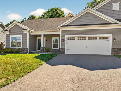 7 Longtrail Lane Ln, Henrietta, NY 14467