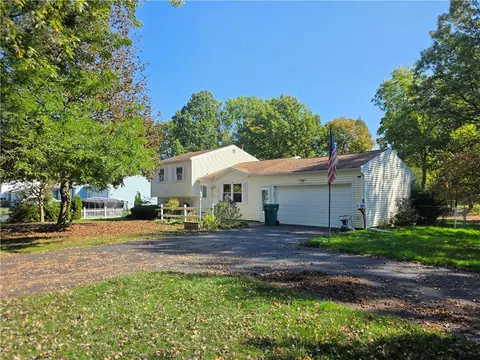 36 Hartwood Dr, Rochester, NY 14623