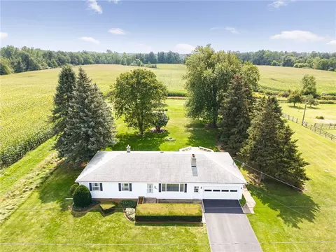 687 Peck Rd, Parma, NY 14468