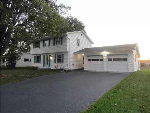 107 Olympia Dr, Greece, NY 14615