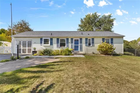 28 Campfire Rd S, Henrietta, NY 14467