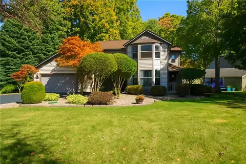 237 Creighton Ln, Greece, NY 14612