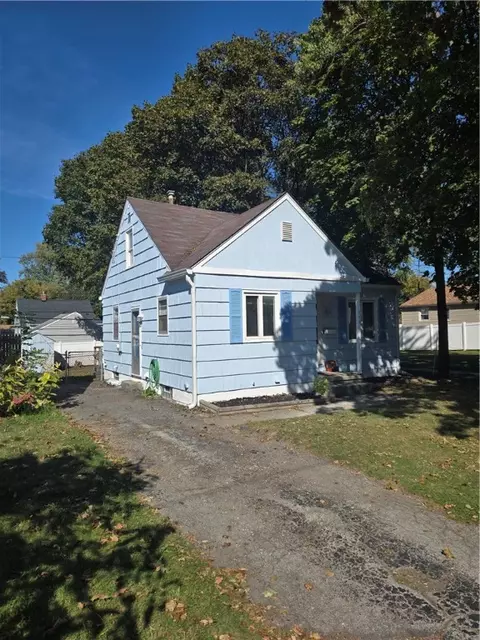 240 Brayton Rd, Greece, NY 14616
