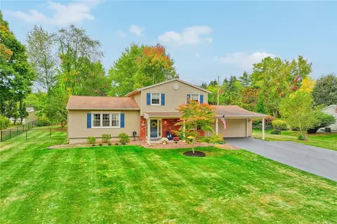 1127 Brooktree Ln, Webster, NY 14580