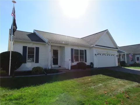 17 Shirleen Dr, Parma, NY 14468